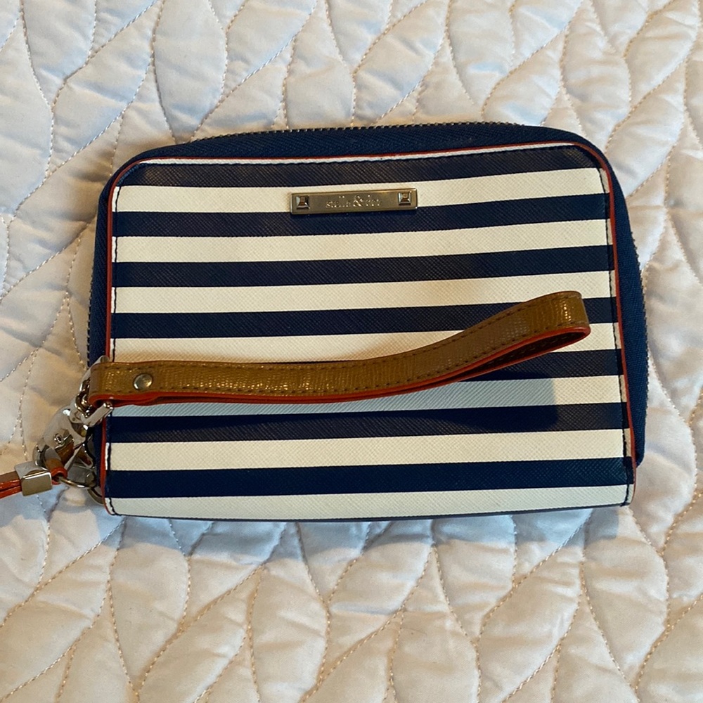Striped wristlet